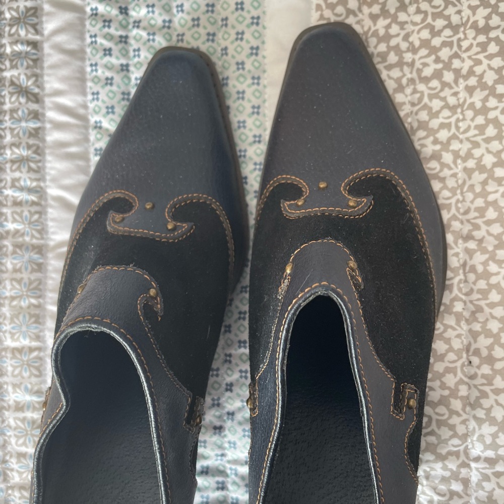 Woman’s genuine leather western style mules black heel size 9